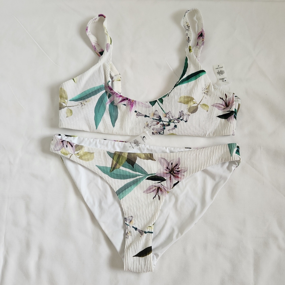 NWOT TiniBikini 2-Piece White Floral Ribbed Bikini Swim Suit L (runs small)